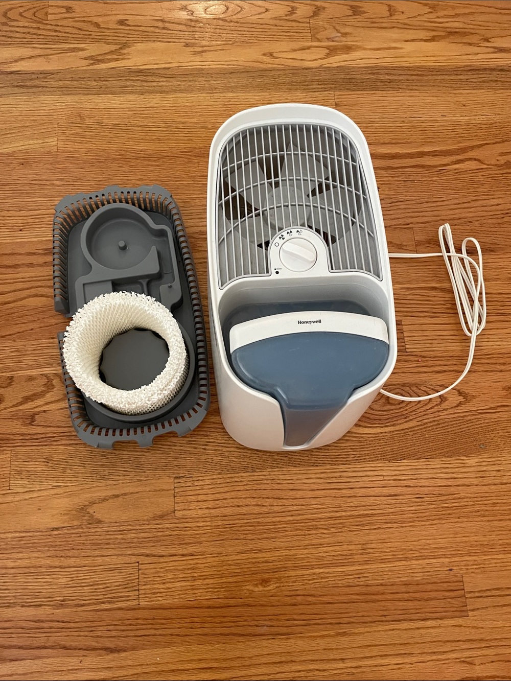 Honeywell White & Blue Evaporative Humidifier